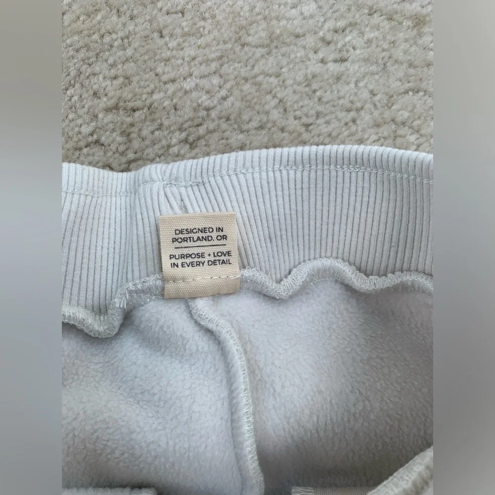 Goumi NWT Size 5T Sherpa Sweatsuit in Alabaster